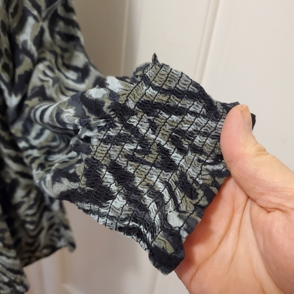 BeachLunchLounge Marissa Black Glow Peasant Top Size Large 100% Viscose - Picture 4 of 10